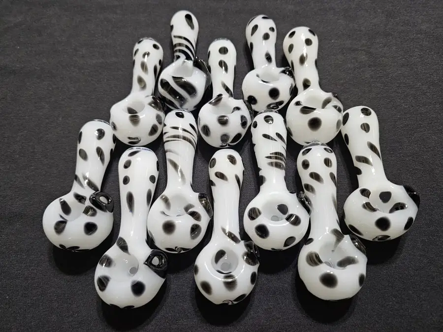 Black-on-white spotted glass