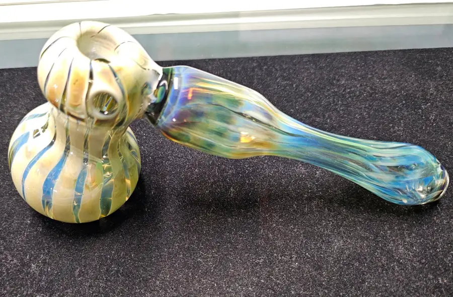 A balance of shape & flowing color